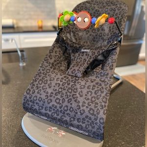 Baby Bjorn Bouncer Bliss Mesh and toy bar